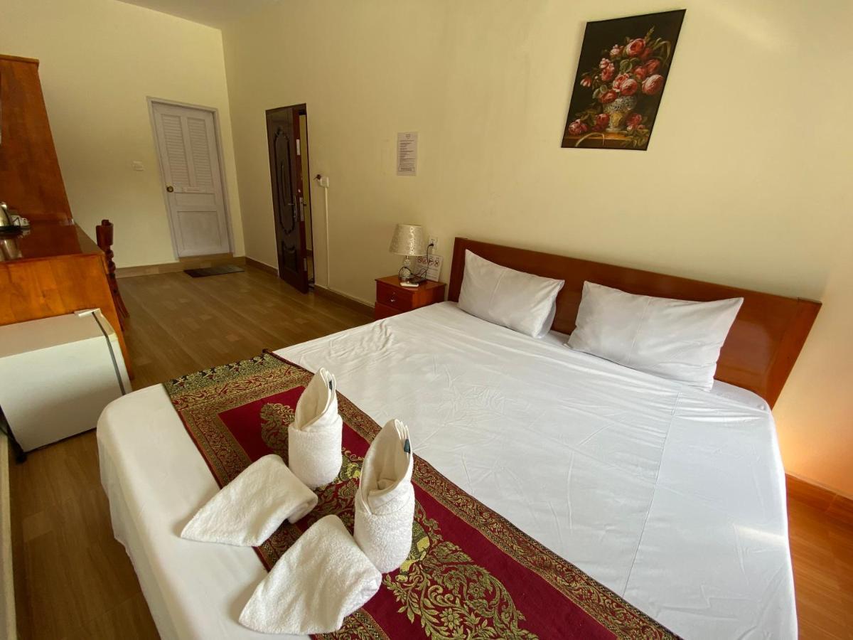 Phnom Penh Le Vincent Hotel Exterior photo