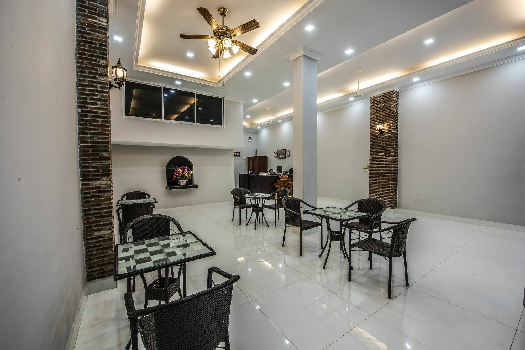 Phnom Penh Le Vincent Hotel Exterior photo